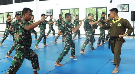 Anggota Yonif 407/Padmakusuma Melaksanakan UKT Bela Diri Militer