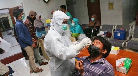Antisipasi Lonjakan Kasus Covid-19, Pemkot Surabaya Tes Swab 10 Persen Karyawan di Setiap Tempat Kerja
