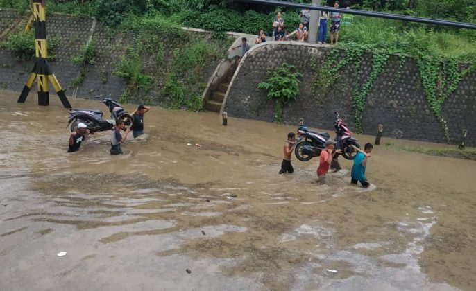 Underpas Prupuk Margasari Banjir, Arus Lalin Jalan Nasional Tegal-Purwokerto Sempat Macet Total