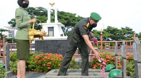 Hari Juang TNI-AD ke-76, Kasdam IV/Diponegoro Pimpin Ziarah ke TMP Giri Tunggal