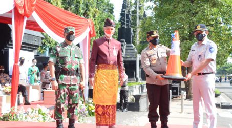 Pangdam IV/Diponegoro Hadiri Apel Gelar Pasukan Operasi Lilin Candi 2021 di Kantor Gubernur Jateng