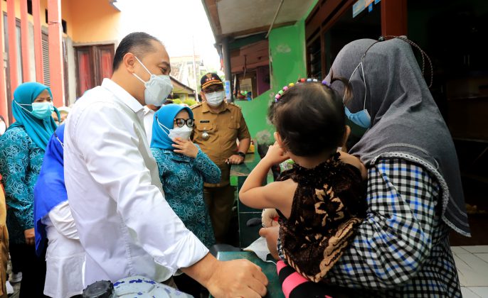Surabaya Terima Penghargaan Terbaik Pertama Penurunan Stunting se Jatim