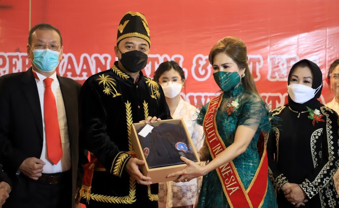 Terima Anugerah Gelar Kehormatan dari Sulawesi Utara, Wali Kota Eri Ingatkan Toleransi Beragama