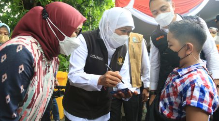 Gubernur Jatim Apresiasi Wali Kota Eri, Jadi Lokomotif Percepatan Vaksin Anak