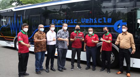 Dibantu Kemenhub, Wali Kota Eri Luncurkan Teman Bus Trans Semanggi Suroboyo