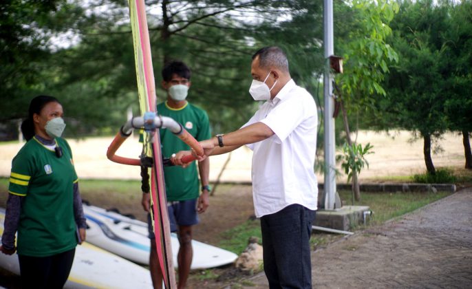 Wawali Armuji Dukung Juara SEA Games Selancar Angin Manfaatkan Pantai Kenjeran untuk Latihan