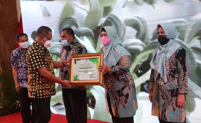 11 Sekolah di Surabaya Raih Penghargaan Adiwiyata Provinsi, Satu Pesantren Diganjar Eco Pesantren