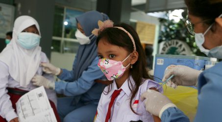 Pemkot Surabaya Pastikan Stok Vaksin Anak Usia 6-11 Tahun Aman