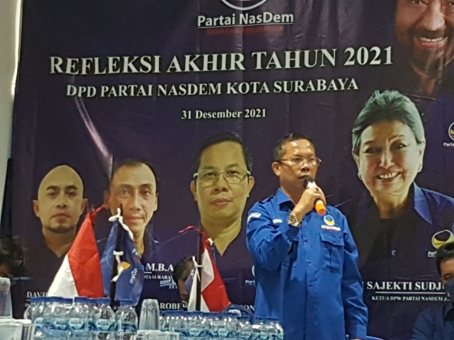 Ketua FPD NasDem Surabaya, Robert Simangungsong saat menggelar refleksi akhir tahun 2021
