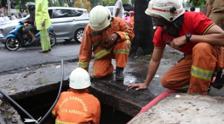 Ini Cara Dinas Kebakaran Atasi Genangan di Surabaya