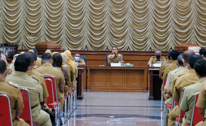 Lurah Garda Depan Pelayanan Warga Surabaya, Cak Eri: Jika Tak Mampu Silahkan Mundur