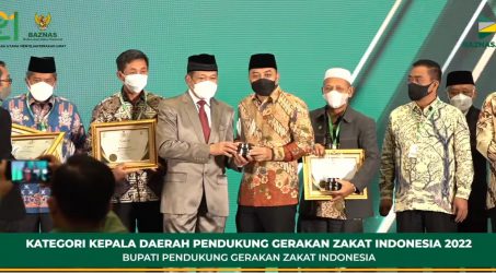 Jihad Melawan Kemiskinan, Cak Eri Terima BAZNAS Award 2022