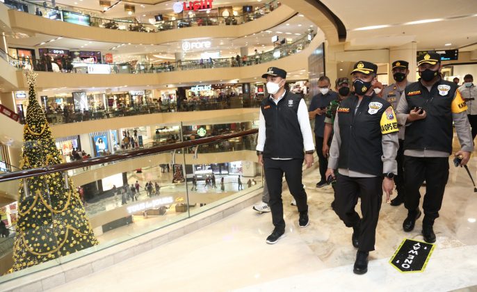 Malam Tahun Baru 2022, Wali Kota Eri Bersama Forkopimda Surabaya Pantau Pusat Perbelanjaan