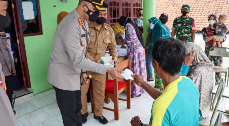 Kapolres Tegal Pantau Vaksinasi Massal di Wilayah Kecamatan Balapulang