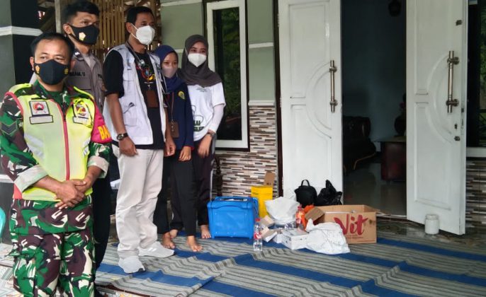 Dekatkan Layanan Vaksin, TNI-Polri-Pemda Tegal Laksanakan Vaksinasi Door to Door