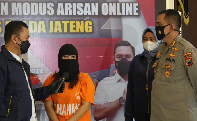 Dua Wanita Cantik Bandar Arisan Online Ilegal Dibekuk Polda Jateng