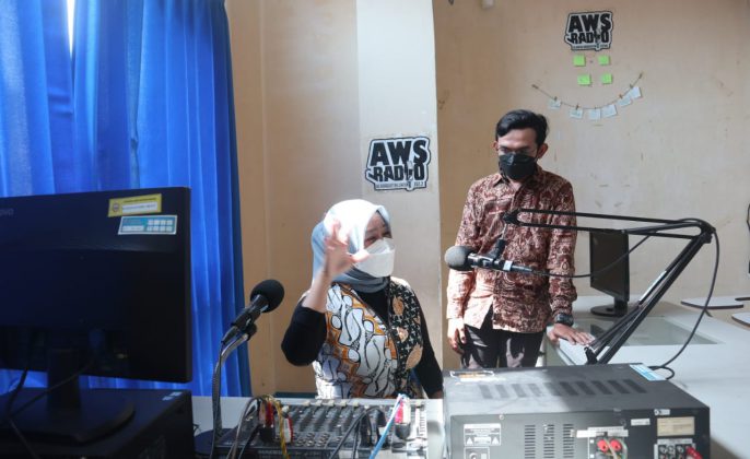 Kemendikbud Ristek Dikti Beri Hibah Peralatan Digital untuk Stikosa- AWS
