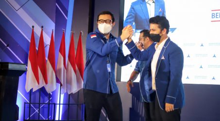 Bayu-Emil Berjabat Tangan. AHY : Tetap Solid di Musda Demokrat Jatim