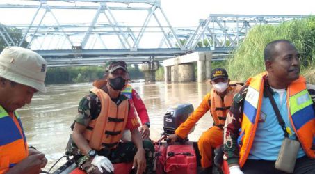 Cari Jasad Bocah Tenggelam, Lima Perahu Dikerahkan Sisir Sungai Cisanggarung