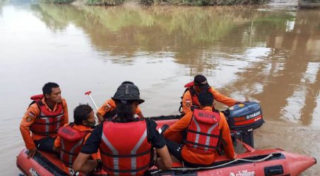 Hari Kelima Pencarian Jasad Bocah di Sungai Cisanggarung, Tim SAR Brebes Disupport Relawan