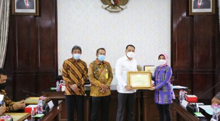 Wali Kota Eri Beri Penghargaan BPN I dan II, Selamatkan 3.249 Aset Pemkot Surabaya