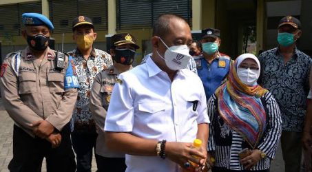 Gelombang Tinggi di Perairan Surabaya, Wawali Armuji : Nelayan dan Warga Pesisir Harus Waspada