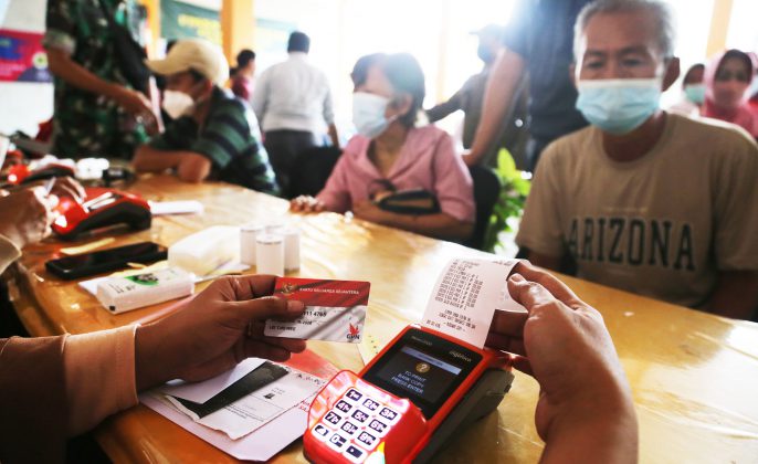 Pemkot Surabaya Salurkan Kartu Keluarga Sejahtera di Tiap Kecamatan