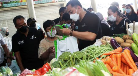 Wali Kota Eri Targetkan 5 Pasar di Surabaya Bebas Kantong Plastik Tahun 2022