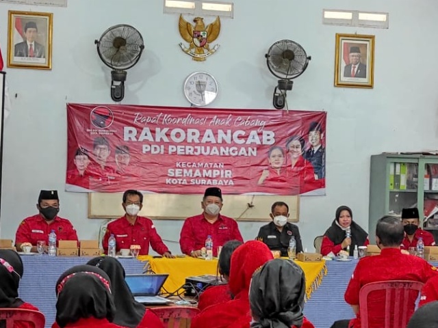 PDI P Surabaya saat Rakorcab