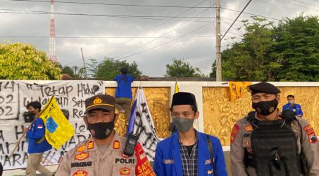 Polres Tegal Amankan Aksi Solidaritas Mahasiswa PMII di Bundaran GBN Slawi