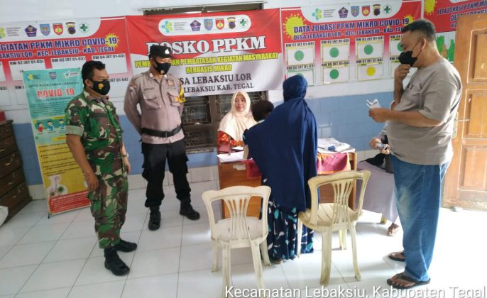 Babinsa Dampingi Pelaksanaan Vaksinasi Covid-19 di Desa Lebaksiu Kabupaten Tegal