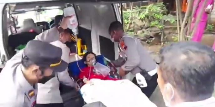 Kapolri Jenderal Listiyo Sigit Prabowo Jemput Bocah Penderita Tumor Kaki di Rembang Menggunakan Helikopter