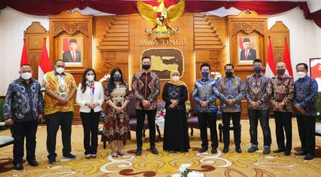 Dijamu Makan Durian. AHY Puji Terobosan Program Desa Devisa Milik Khofifah – Emil