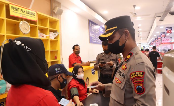 Digelar Malam, Vaksinasi Mobile di Pemalang Sasar Warga di Pusat Perbelanjaan