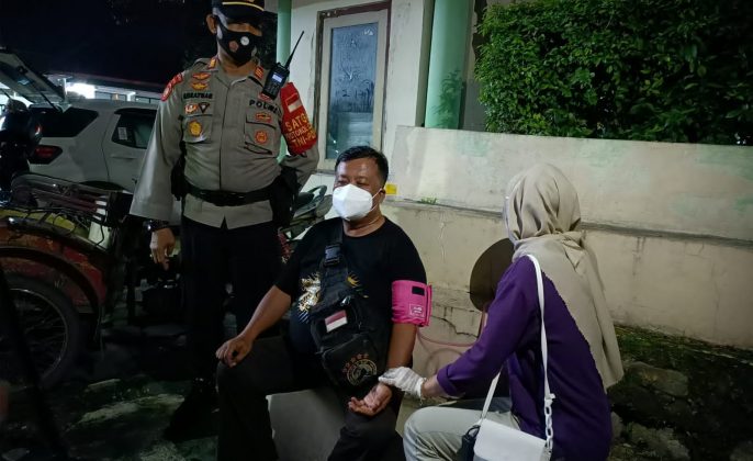 Gerak Cepat, Polres Tegal Gelar Vaksinasi Keliling Malam Hari di Trasa Slawi