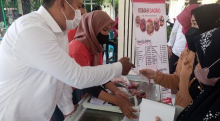 Operasi pasar penjualan daging oleh RPH di kelurahan karang pilang
