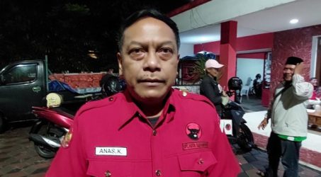 Penuh Rasa Gotong Royong DPC PDIP Bagikan Parsel Lebaran untuk Pengurus Partai