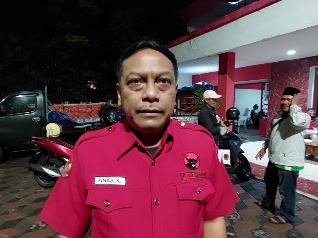 Anas Karno, Sekretaris DPC PDIP Bidang internal