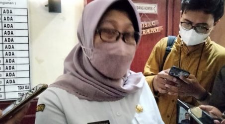 Kepala Dinas Kesehatan Kota Surabaya Nanik Sukristina,