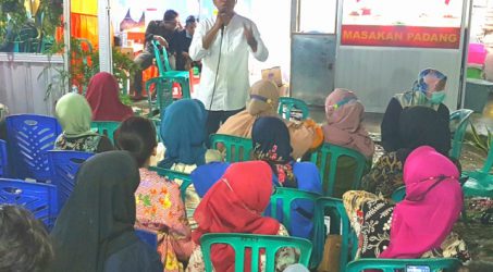 Imam Syafi'i saat menyapa warga dalam kegiatan Reses dikawasan kedungturi, kelurahan kedungdoro surabaya, Jumat (13/05/2022) malam