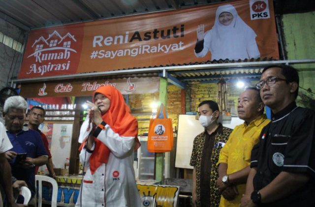 Reni Astuti saat seusai melaunching Rumah Aspirasi yang didirikannya dikawasan  Banyu Urip Surabaya Selasa (17/05/2022) malam