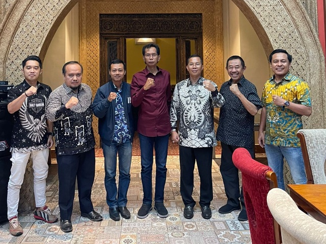 Para ketua partai politik di Surabaya yang tergabung dalam forum lintas partai saat menggelar acara halal bihalal pada jumat (20/05/2022)