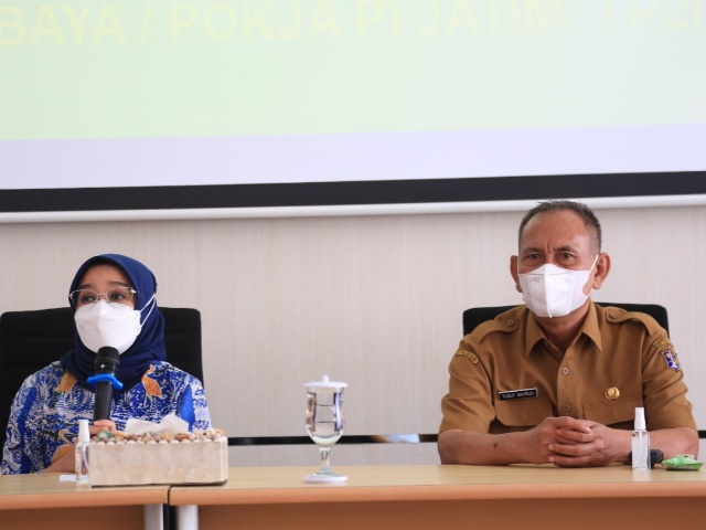 Bunda Paud Surabaya Rini Indriyani Eri Cahyadi bersama Kepala Dinas Pendidikan Kota Surabaya Yusuf Masruh