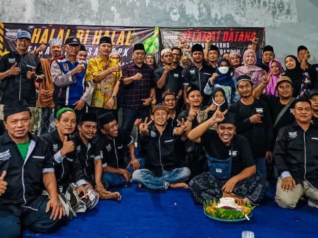 Anas Karno saat menggelar kegiatan Sambung rasa dengan para pemuda yang tergabung dalam Guyub Pemuda Kampung (GPK) Nginden Jangkungan, Kamis (26/05/2022)
