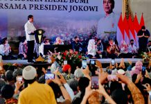 Presiden Jokowi saat mengahdi acara sedah buminyang digelar oleh gema perhutanan