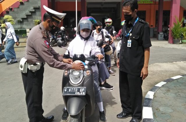 Satlantas Polres Tegal Gelar Edukasi Tertib Berlalu Lintas ke Pelajar SMK