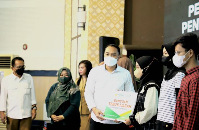 729 Ijazah Ditahan Sekolah SMA Sederajat, Wali Kota Eri dan Baznaz Keluarkan Rp.1,7 Miliar Guna Bebaskan