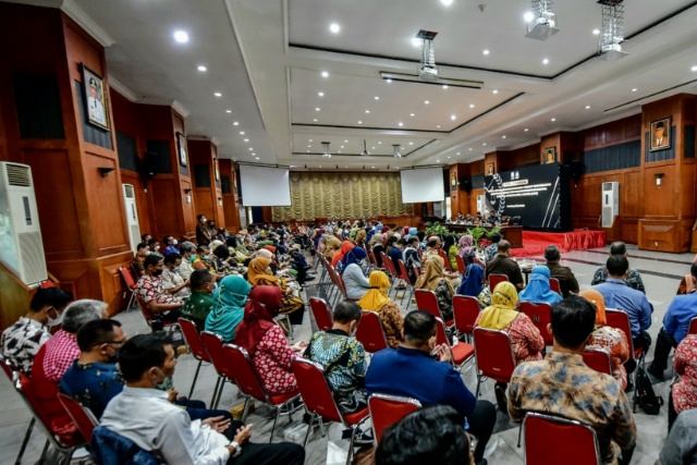 Para pejabat pemkot surabaya mulai dari kepala PD, camat hingga lurah mendapat oengarahan dari kejaksaan negeri surabaya pada acara peningkatan mental spiritual ASN dilingkup Pemkot Surabaya, Kamis (16/06/2022)