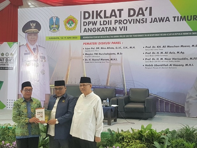 KH Moch Amrodji Konawi Ketua DPW LDII Jawa Timur bersama KH Chriswanto Santoso Ketua Umum DPP LDII