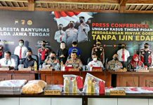 Pressconference pengungkapan kasus perdagangan minyak goreng tanpa ijin edar oleh Polda Jateng